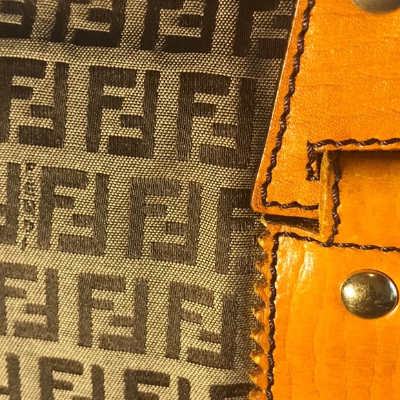 FENDI FF LOGO THROUGHOUT AUTHENTIC LEATHER TRIMMED BAG - Picture 4 of 13